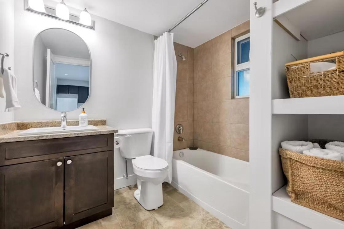 Private 1 Bedroom In Brookswood Langley Extérieur photo