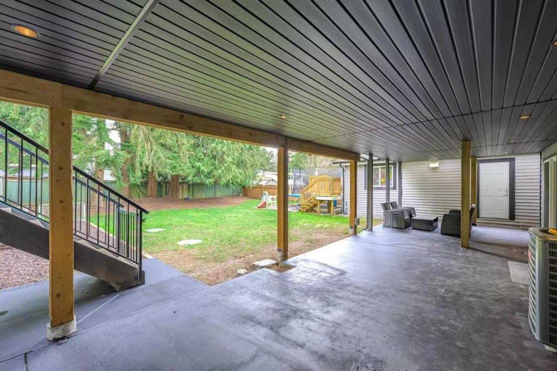 Private 1 Bedroom In Brookswood Langley Extérieur photo